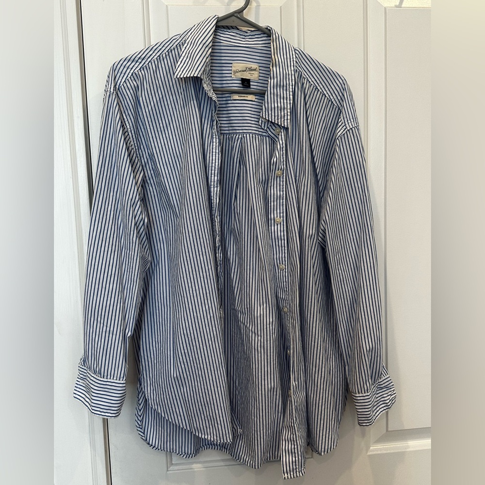 Universal threads striped button up
